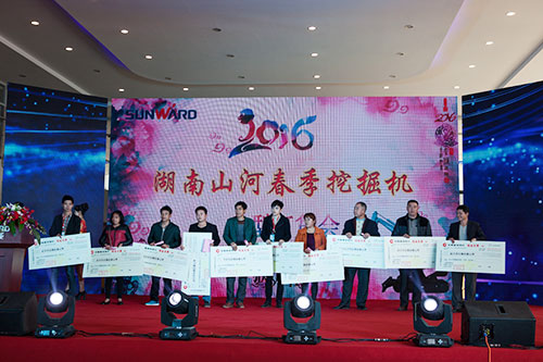 逆市可为！UED在线官网网页版(中国)唯一官方网站智能挖掘机首场展销会完美收官
