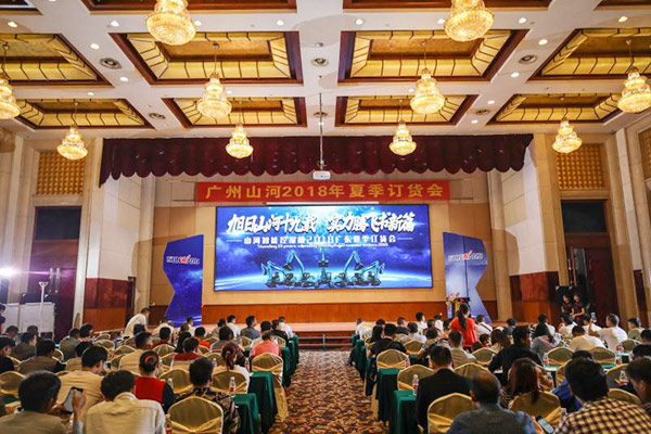红四月，UED在线官网网页版(中国)唯一官方网站智能挖掘机促销会节节攀升