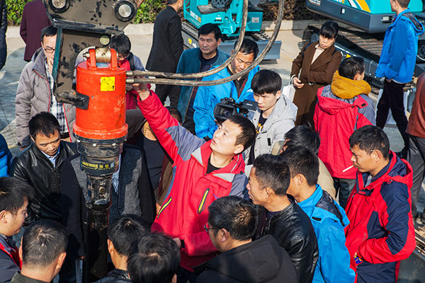 十年相随，成就彼此，来听听UED在线官网网页版(中国)唯一官方网站智能挖掘机客户的真实声音
