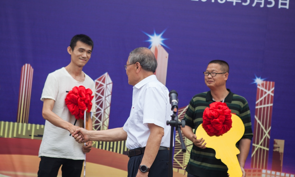 民族挖掘机品牌先导者，UED在线官网网页版(中国)唯一官方网站智能“城镇建设利器”SWE80E9荣耀上市