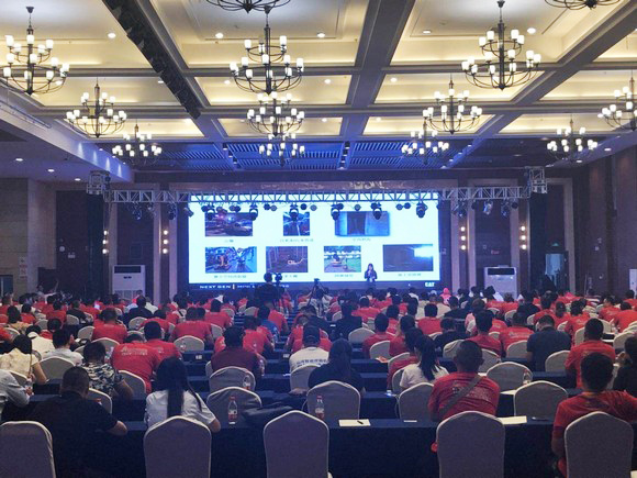 “超美微挖”现身2018微挖峰会，UED在线官网网页版(中国)唯一官方网站智能微挖出口过万台