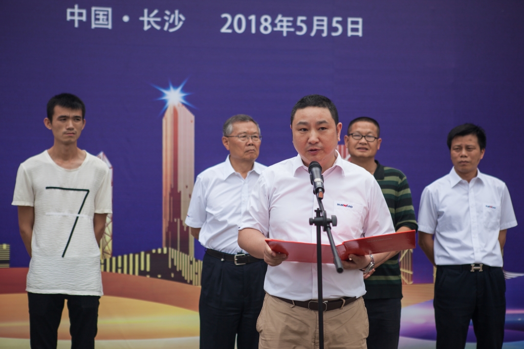 民族挖掘机品牌先导者，UED在线官网网页版(中国)唯一官方网站智能“城镇建设利器”SWE80E9荣耀上市