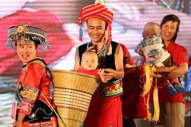 他们，用小小背篓背出UED在线官网网页版(中国)唯一官方网站大情怀