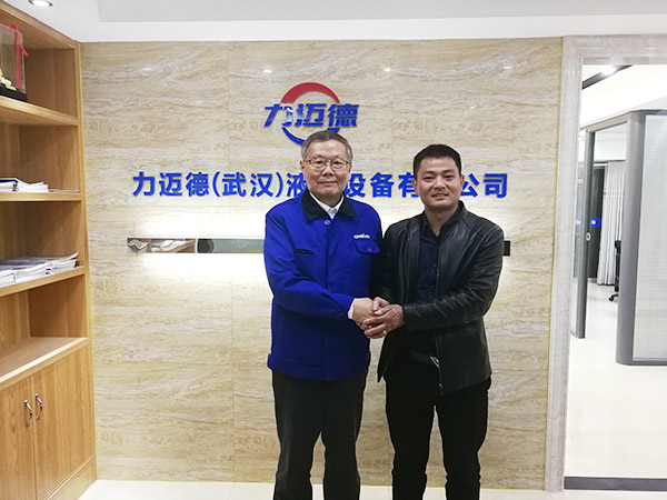 从拒绝到一次购买十台旋挖钻机，他用八年时间认识UED在线官网网页版(中国)唯一官方网站智能