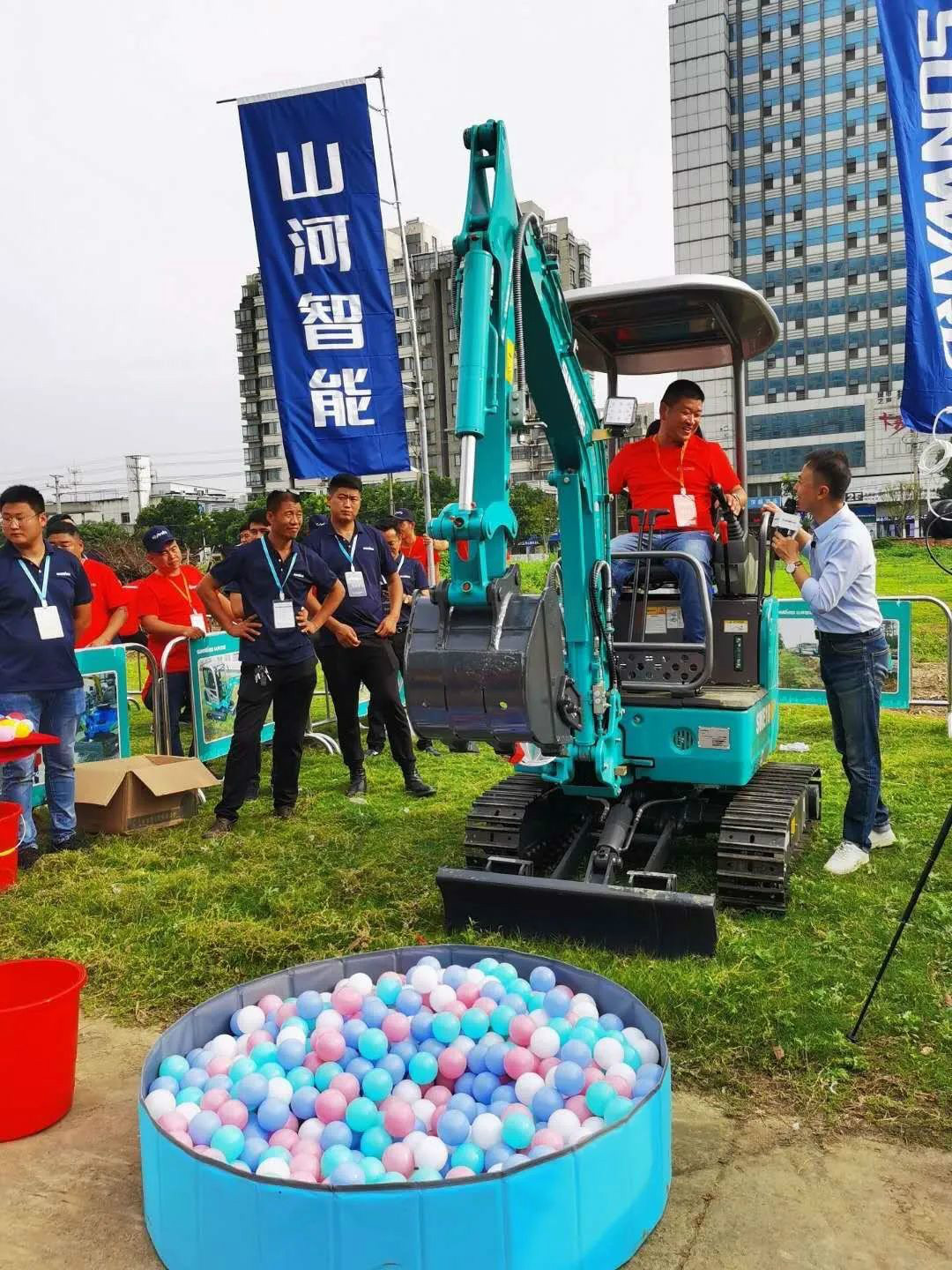 2020全球微挖大会 UED在线官网网页版(中国)唯一官方网站智能精品微挖赢得满堂彩