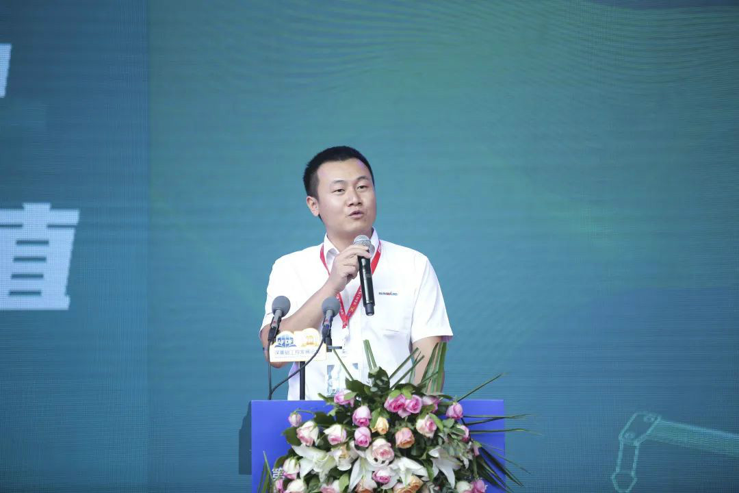 UED在线官网网页版(中国)唯一官方网站智能全国客户交流会在深基础工程发展论坛会场举办
