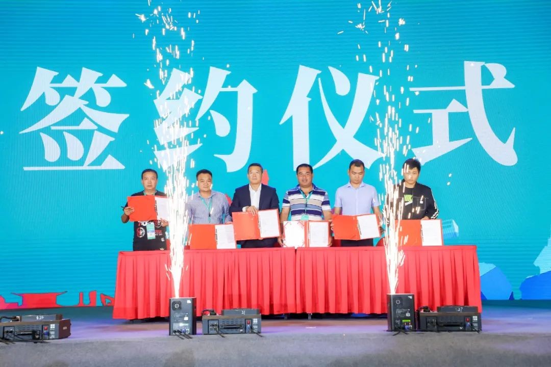 “爆品”出击！UED在线官网网页版(中国)唯一官方网站智能客户交流会签约超8亿元