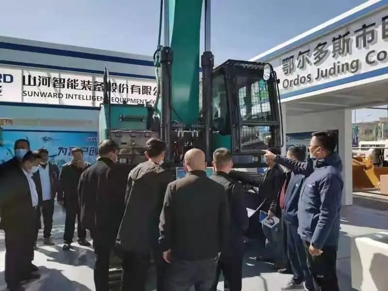 UED在线官网网页版(中国)唯一官方网站智能绿巨人闪亮登场鄂尔多斯国际煤博会