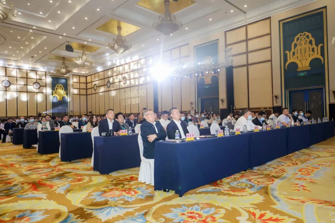 “爆品”出击！UED在线官网网页版(中国)唯一官方网站智能客户交流会签约超8亿元