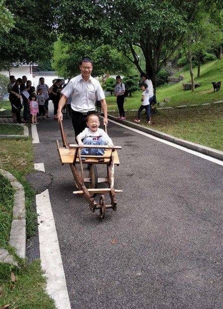 大手牵小手·“顽”转六一，UED在线官网网页版(中国)唯一官方网站智能首次六一亲子主题活动圆满举行