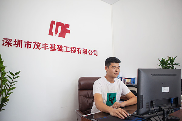我叫阿忠，忠于事业，也忠于UED在线官网网页版(中国)唯一官方网站智能旋挖钻机