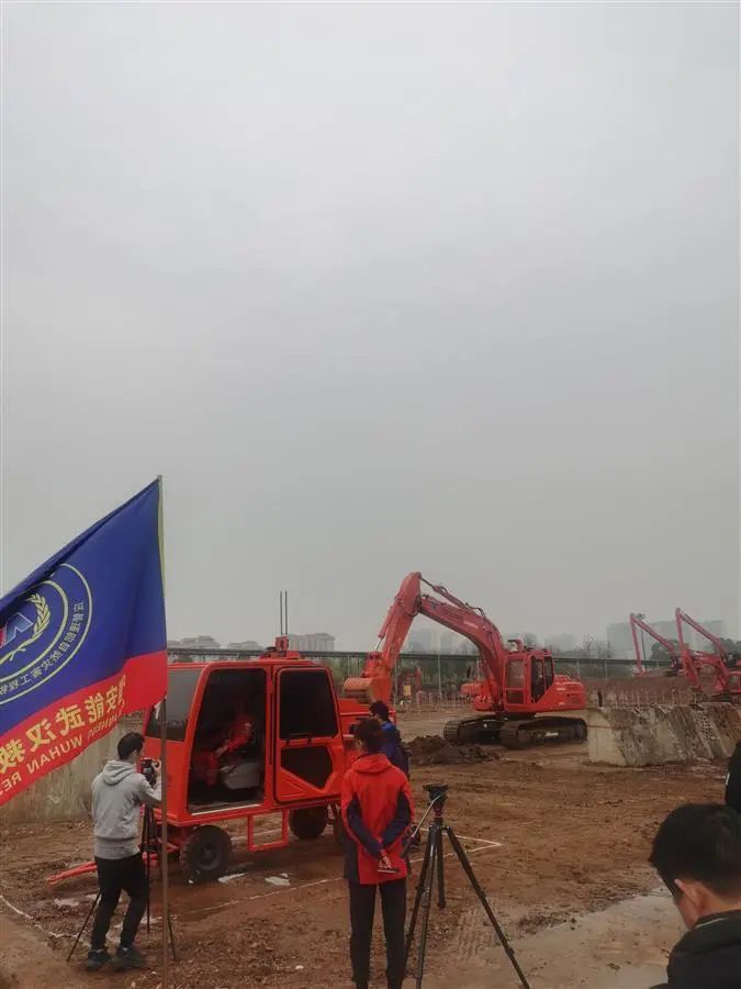 表现亮眼引关注!UED在线官网网页版(中国)唯一官方网站智能5G远程遥控挖掘机现身湖北省自然灾害工程应急救援基地