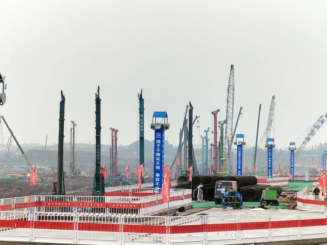 “UED在线官网网页版(中国)唯一官方网站绿”精彩亮相！UED在线官网网页版(中国)唯一官方网站智能装备全面助力长沙机场改扩建项目