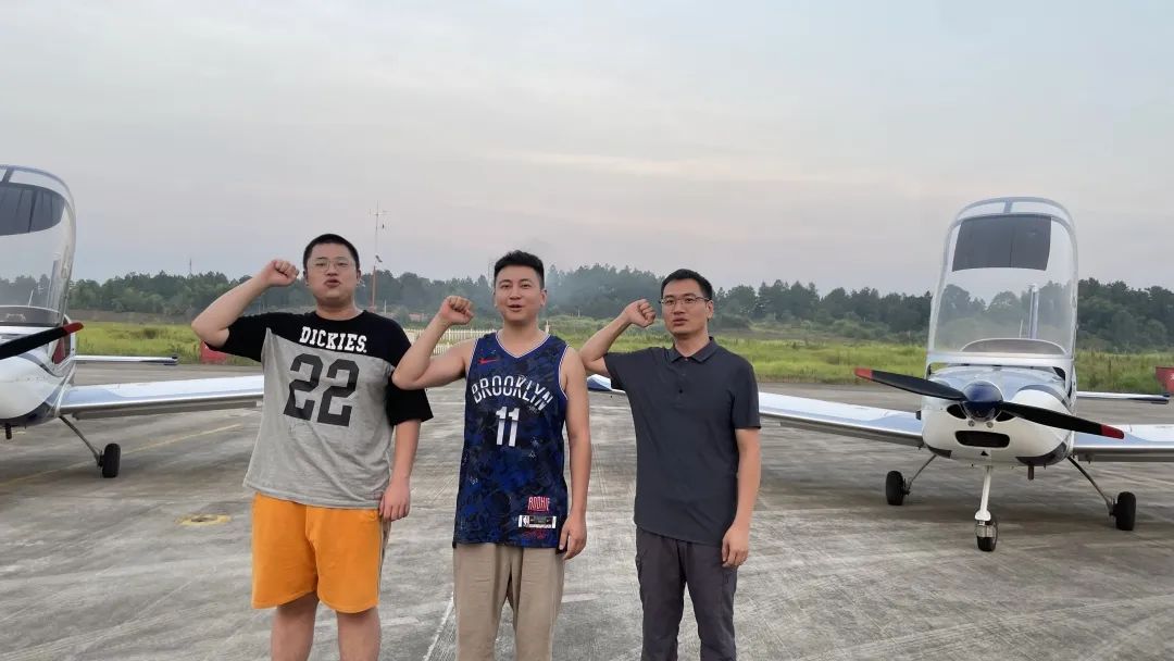 冲上云霄！湖南UED在线官网网页版(中国)唯一官方网站通航学员成功单飞