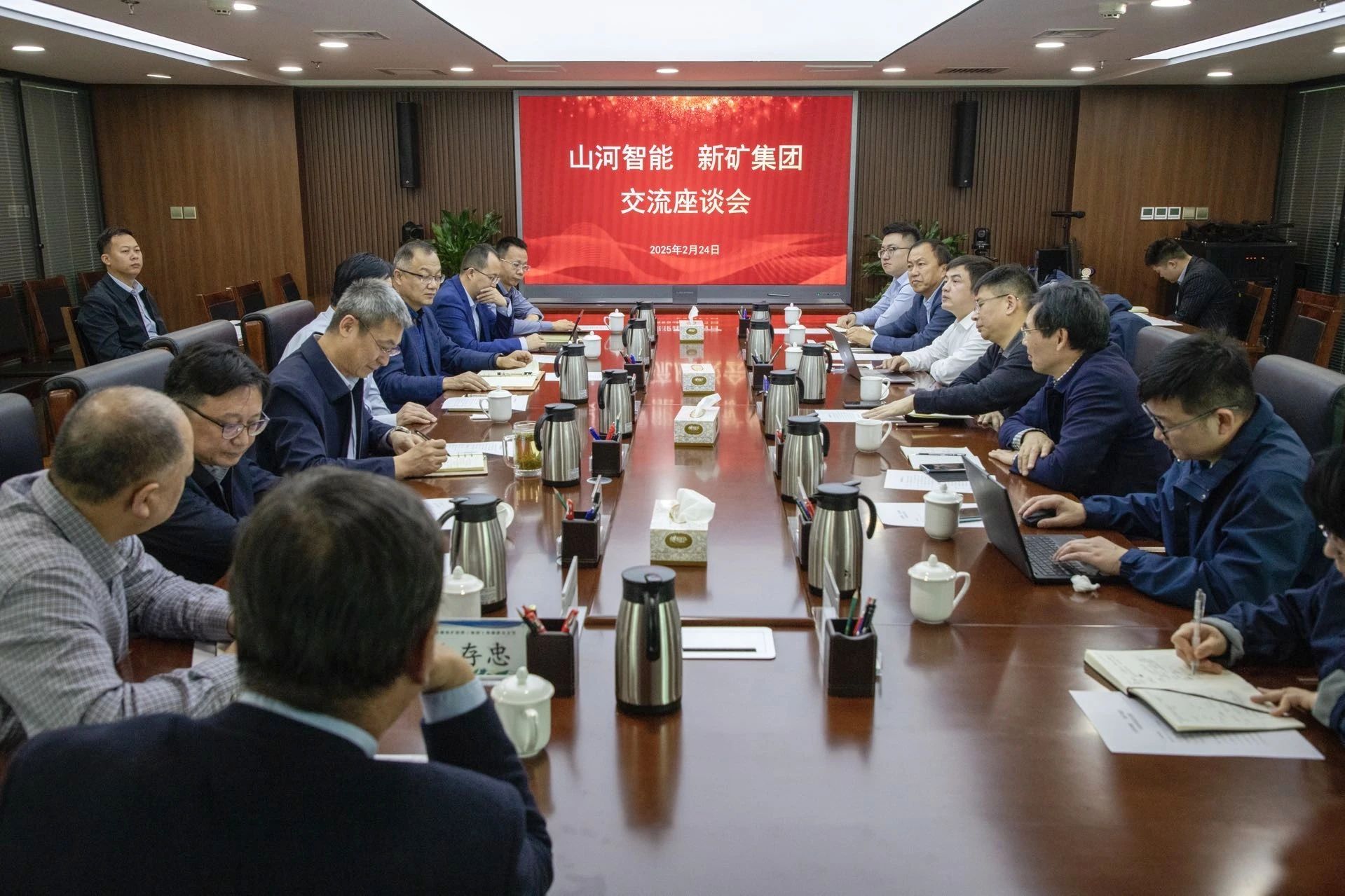 共筑智慧矿山，UED在线官网网页版(中国)唯一官方网站智能董事长付向东率队赴新疆拜访新矿集团、八钢矿业