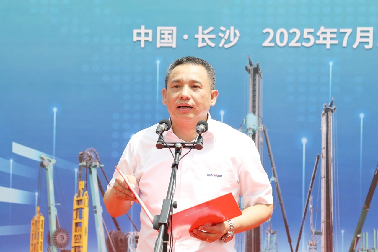 “破纪录王者”再出征！UED在线官网网页版(中国)唯一官方网站智能SWDM800旋挖钻机成功交机