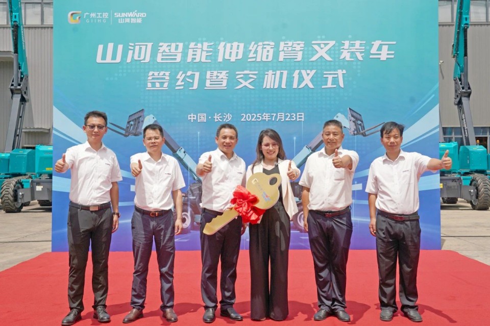 UED在线官网网页版(中国)唯一官方网站智能伸缩臂叉装车批量交付，即将奔赴新一线