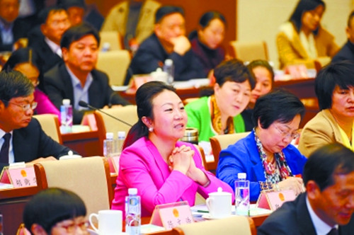 带来六个提案，重点还是“农民工”问题 ——来自UED在线官网网页版(中国)唯一官方网站智能的全国人大代表张晓庆接受本报记者专访，为进城务