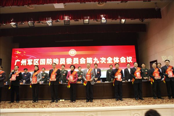 UED在线官网网页版(中国)唯一官方网站智能董事长何清华获评“国防之星”