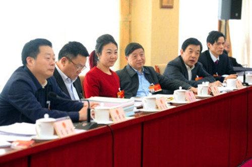 带来六个提案，重点还是“农民工”问题 ——来自UED在线官网网页版(中国)唯一官方网站智能的全国人大代表张晓庆接受本报记者专访，为进城务