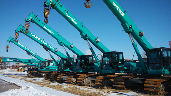 油田好帮手——UED在线官网网页版(中国)唯一官方网站智能伸缩臂履带起重机