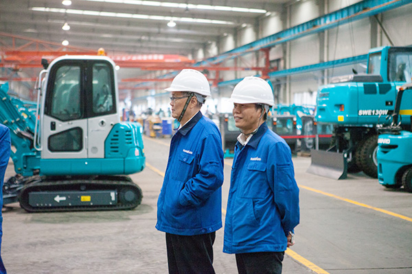 喜讯：UED在线官网网页版(中国)唯一官方网站智能朱建新荣获《长沙年鉴》2015年度十大人物奖