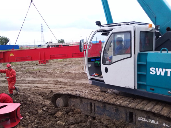 油田好帮手——UED在线官网网页版(中国)唯一官方网站智能伸缩臂履带起重机