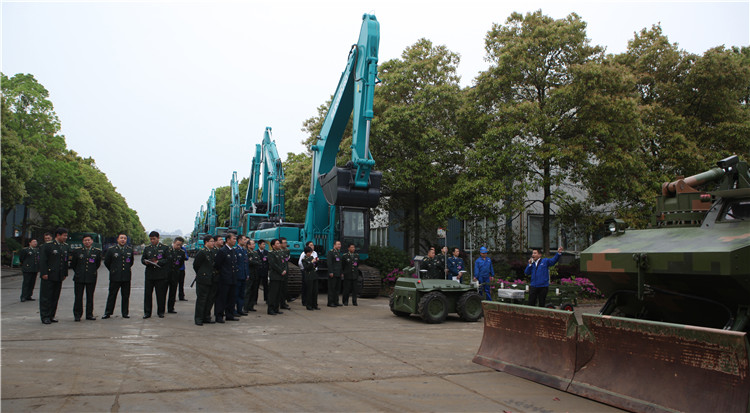 全军军交运输系统首长及国防科大领导莅临UED在线官网网页版(中国)唯一官方网站智能参观交流