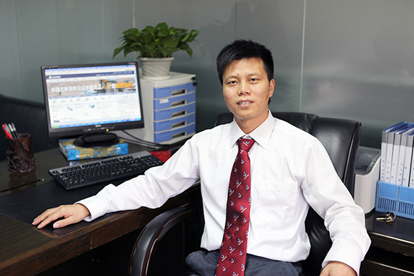 喜讯：UED在线官网网页版(中国)唯一官方网站智能朱建新荣获《长沙年鉴》2015年度十大人物奖