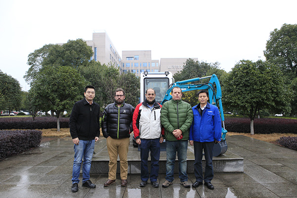 喜讯：UED在线官网网页版(中国)唯一官方网站智能朱建新荣获《长沙年鉴》2015年度十大人物奖