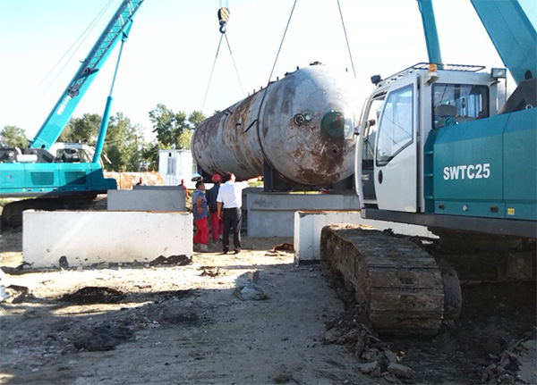 油田好帮手——UED在线官网网页版(中国)唯一官方网站智能伸缩臂履带起重机