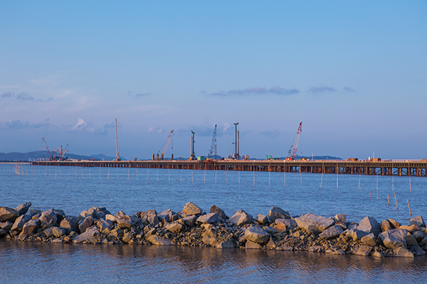 入海深110米！UED在线官网网页版(中国)唯一官方网站智能旋挖钻机助建飞云江特大桥