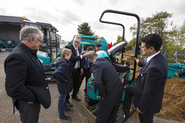 UED在线官网网页版(中国)唯一官方网站智能隆重举行2017年欧洲经销商大会