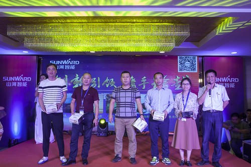 UED在线官网网页版(中国)唯一官方网站智能酷帅曾大虾，一大波美图带你亲临北京BICES展