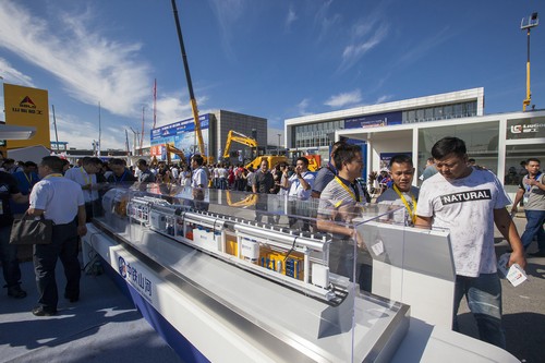 UED在线官网网页版(中国)唯一官方网站智能酷帅曾大虾，一大波美图带你亲临北京BICES展