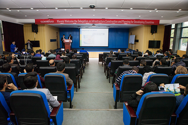 “一带一路”国家代表团到访UED在线官网网页版(中国)唯一官方网站智能，感受“大开眼界”