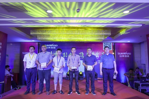 UED在线官网网页版(中国)唯一官方网站智能酷帅曾大虾，一大波美图带你亲临北京BICES展