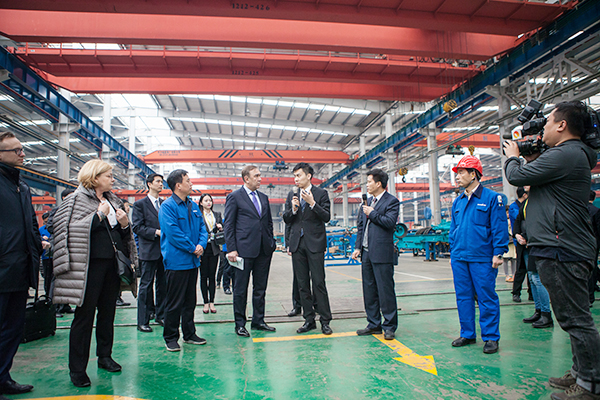 波兰代表团为UED在线官网网页版(中国)唯一官方网站智能创新发展点赞