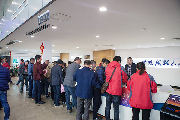 势不可挡，UED在线官网网页版(中国)唯一官方网站智能挖掘机湖南市场订货会创新高