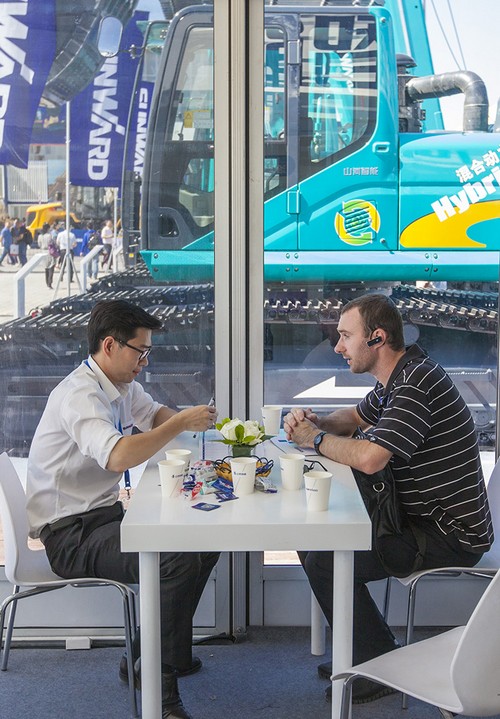 UED在线官网网页版(中国)唯一官方网站智能酷帅曾大虾，一大波美图带你亲临北京BICES展