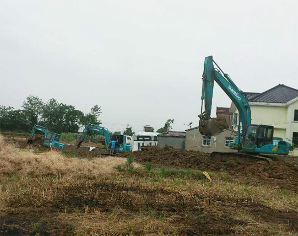 抗洪英雄显身手，UED在线官网网页版(中国)唯一官方网站智能系列挖掘机奔赴抗洪一线