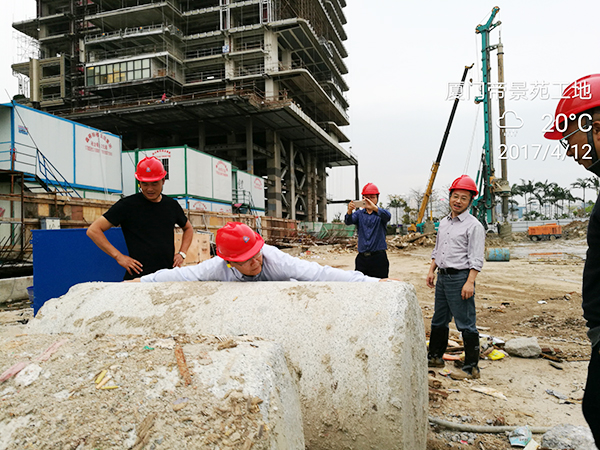 厦门项目再创入岩纪录UED在线官网网页版(中国)唯一官方网站智能董事长何清华亲赴一线