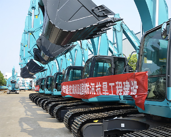 抗洪英雄显身手，UED在线官网网页版(中国)唯一官方网站智能系列挖掘机奔赴抗洪一线