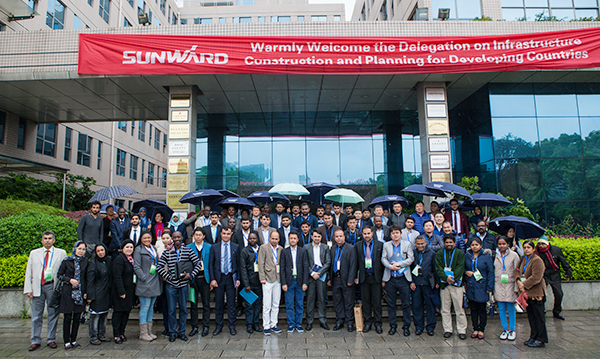 “一带一路”国家代表团到访UED在线官网网页版(中国)唯一官方网站智能，感受“大开眼界”