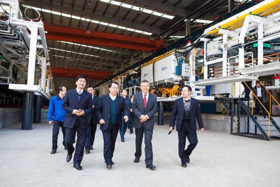 首台盾构机隆重下线，中铁UED在线官网网页版(中国)唯一官方网站诠释“长沙速度”