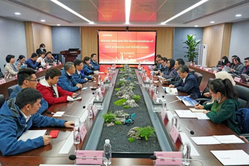 东盟联合参访团考察UED在线官网网页版(中国)唯一官方网站智能