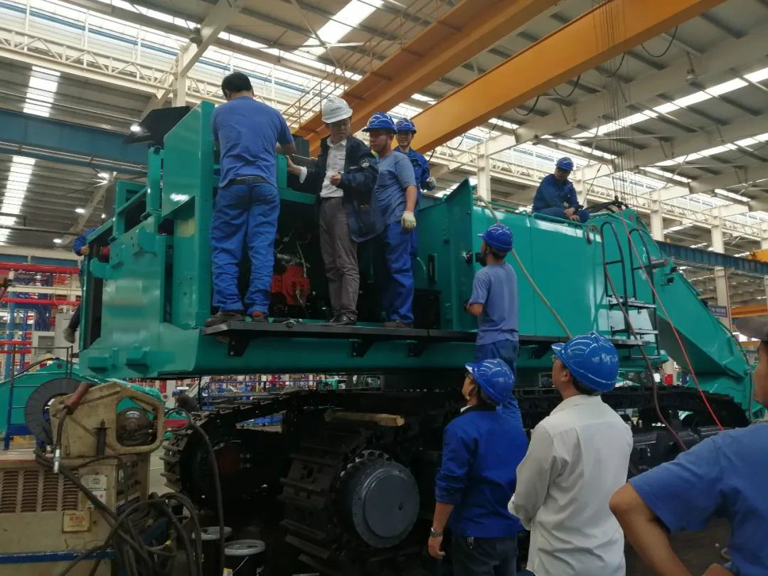 创新再出成果！UED在线官网网页版(中国)唯一官方网站智能超大型履带式液压挖掘机下线