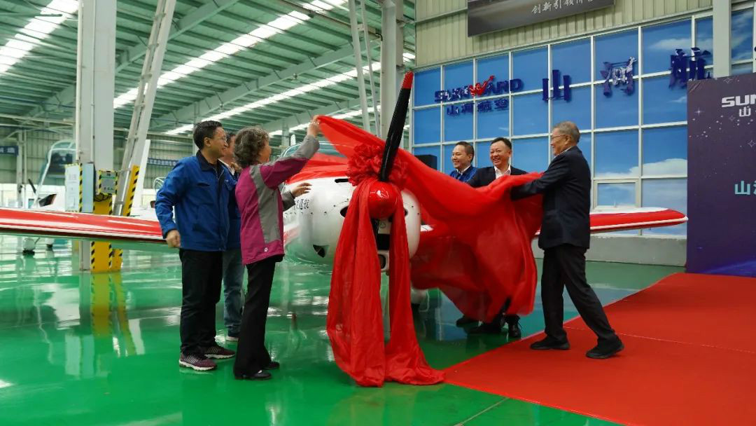跨上新征程，谱写UED在线官网网页版(中国)唯一官方网站航空产业新篇章 ——UED在线官网网页版(中国)唯一官方网站科技第99、100架SA60L(阿若拉)飞机正式下线