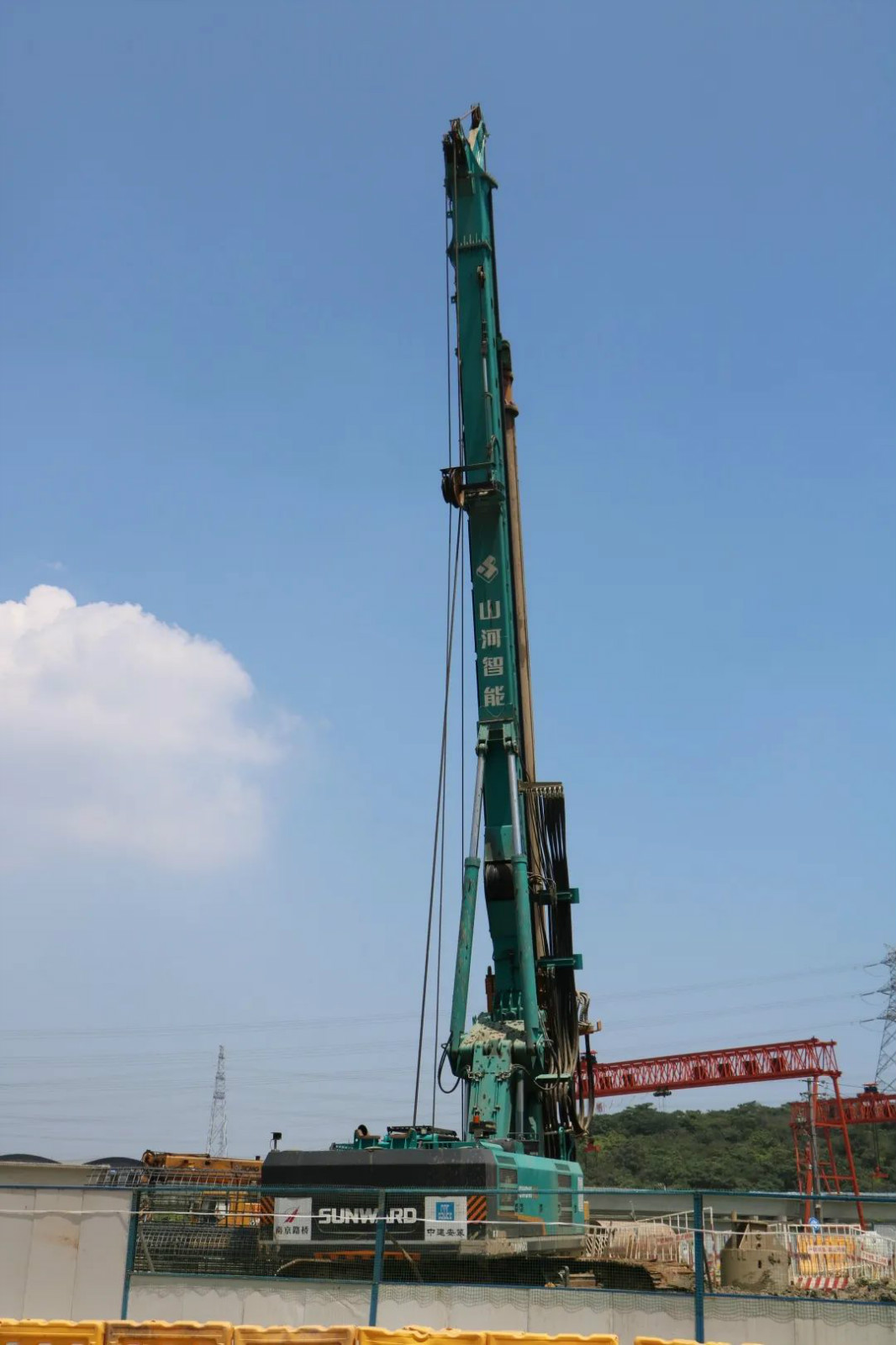 从业20多年的他，为何对UED在线官网网页版(中国)唯一官方网站智能旋挖钻机情有独钟