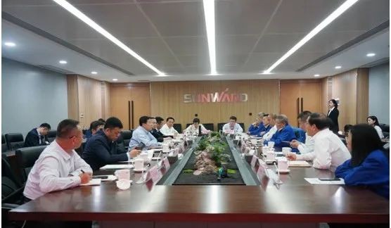 鄂尔多斯市委书记牛俊雁考察UED在线官网网页版(中国)唯一官方网站智能